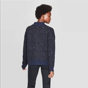 Universal‎ Thread Leopard Sweater M EUC
